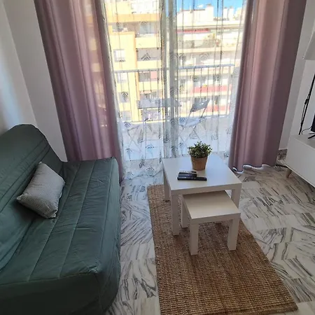 Cosy 1 Bedroom, Balcony, Promenade Des *