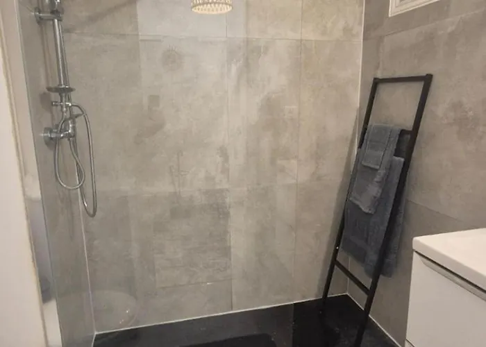 Cosy 1 Bedroom, Balcony, Promenade Des