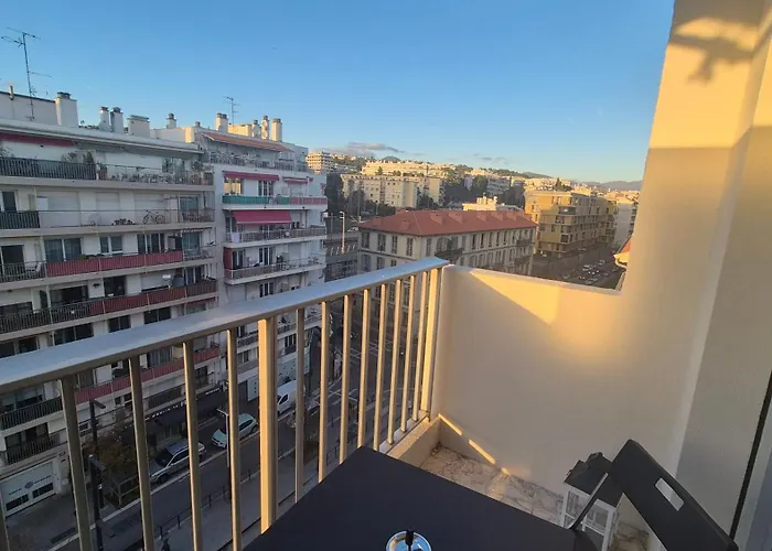 Cosy 1 Bedroom, Balcony, Promenade Des Nice